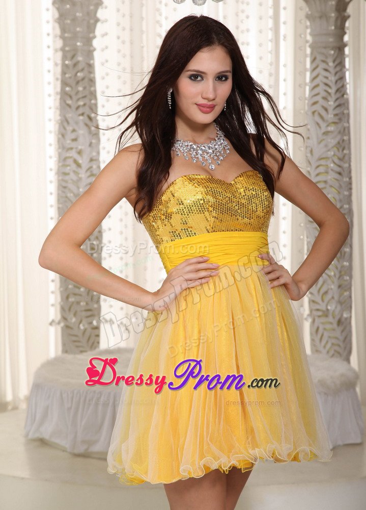 2013 Impressive Yellow Short Prom Dress for Girls with Paillette