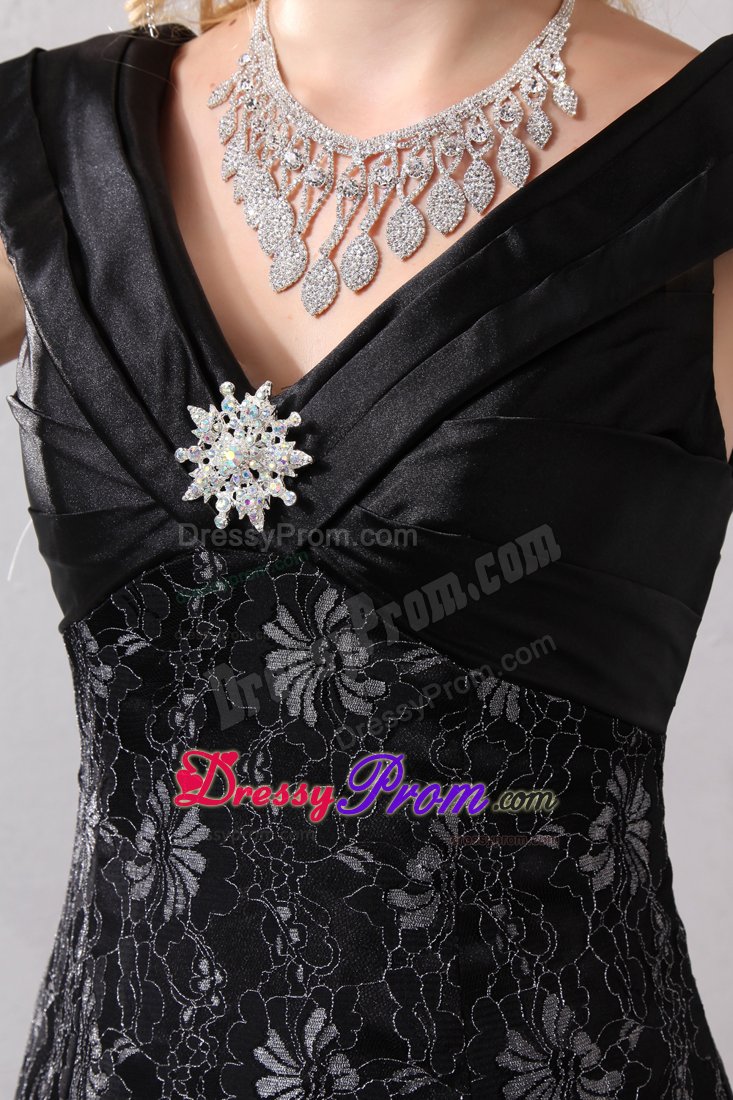 Wonderful Chapel Train V-neck Lace Prom Court Dresses in Black