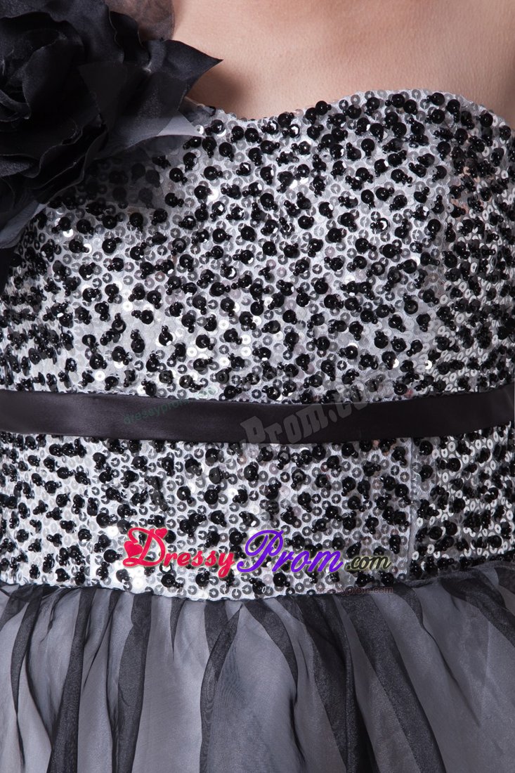 White and Black Symmetrical Dresses for Prom Princess with Beading