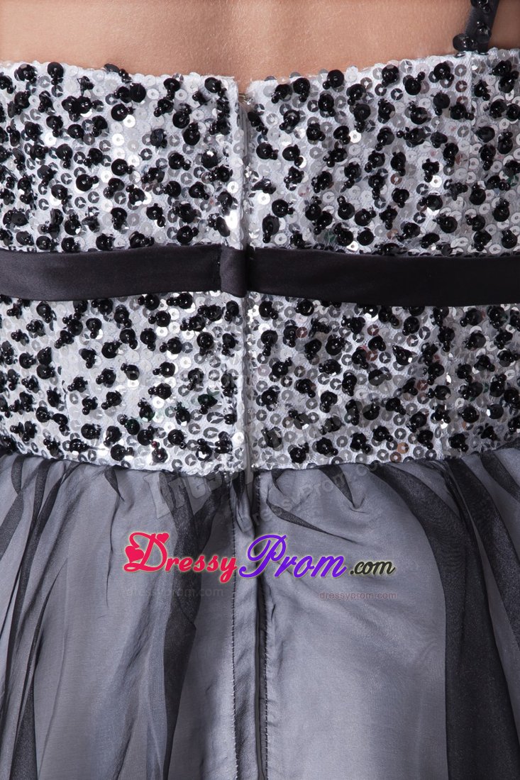 White and Black Symmetrical Dresses for Prom Princess with Beading