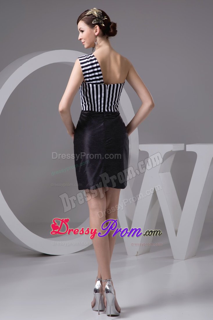 one Shoulder Side Zipper Black and White Short Prom Dress