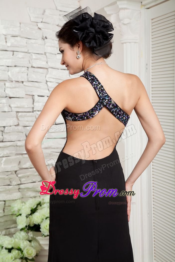 Modest Black High Slit Prom Gowns in Caruaru Beading One Shoulder
