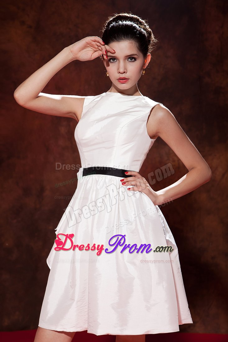 Modest White Dress For Prom Queens with Bateau and Mini-length