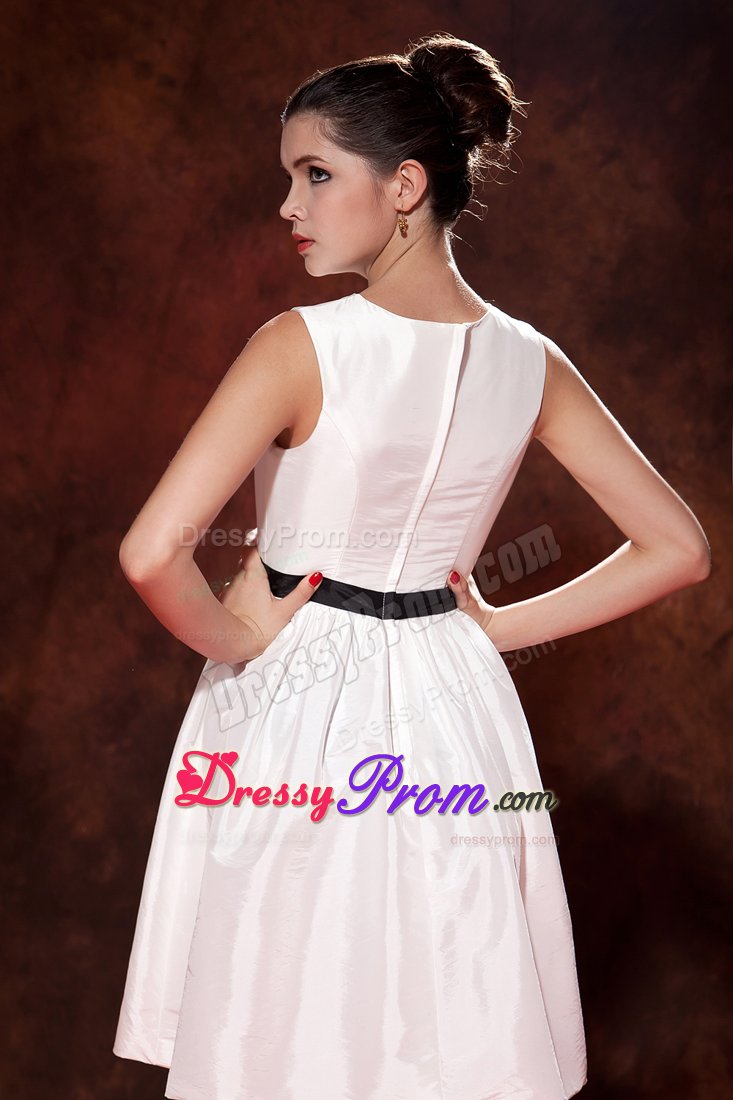 Modest White Dress For Prom Queens with Bateau and Mini-length