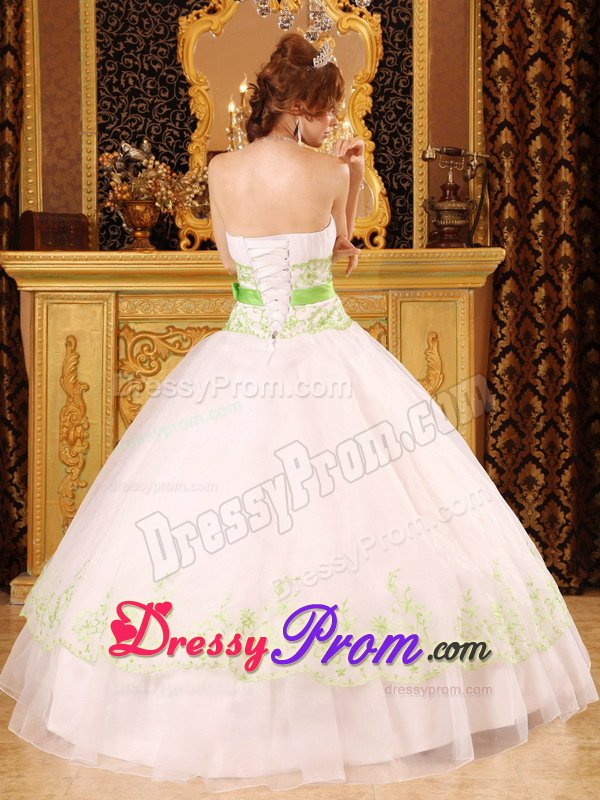 Dazzling Strapless Quinceanera Dresses Appliques Ball Gown in White