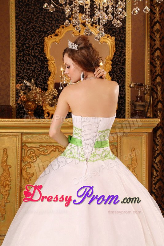 Dazzling Strapless Quinceanera Dresses Appliques Ball Gown in White