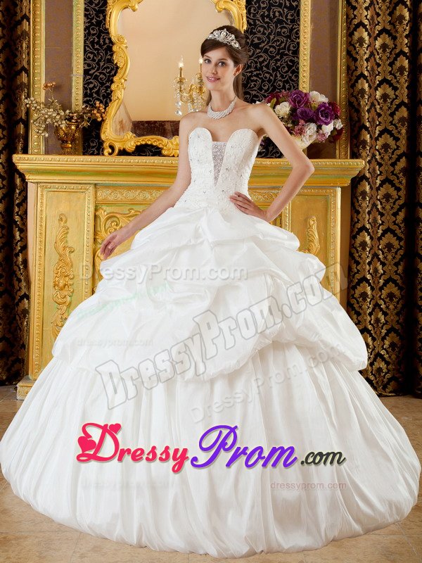 Princess White Quinceanera Gowns Beading and Ruffles Floor-length