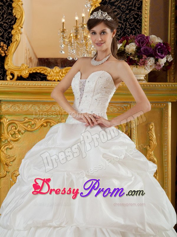 Princess White Quinceanera Gowns Beading and Ruffles Floor-length
