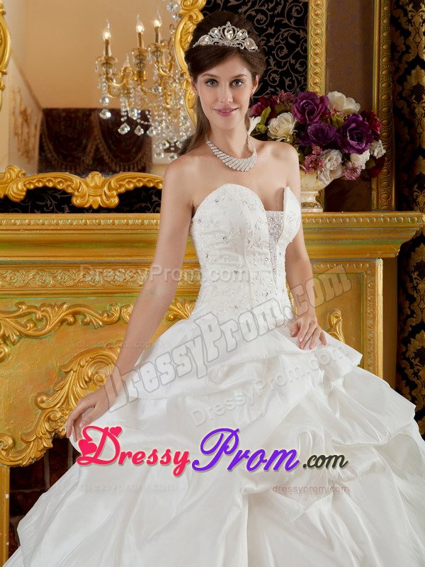 Princess White Quinceanera Gowns Beading and Ruffles Floor-length