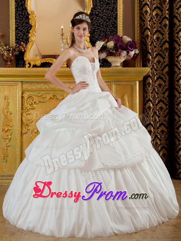 Princess White Quinceanera Gowns Beading and Ruffles Floor-length