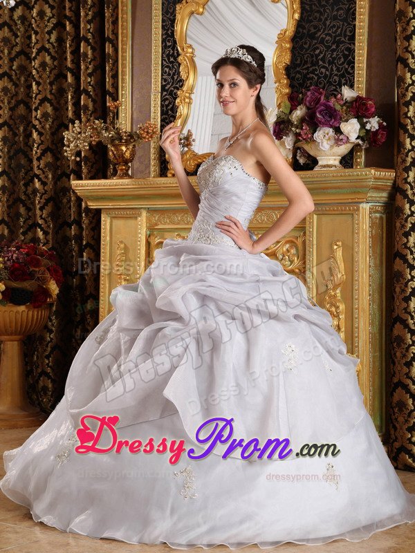 Special Ruffled Layers Sweet 16 Dresses Beaded Sweetheart in White