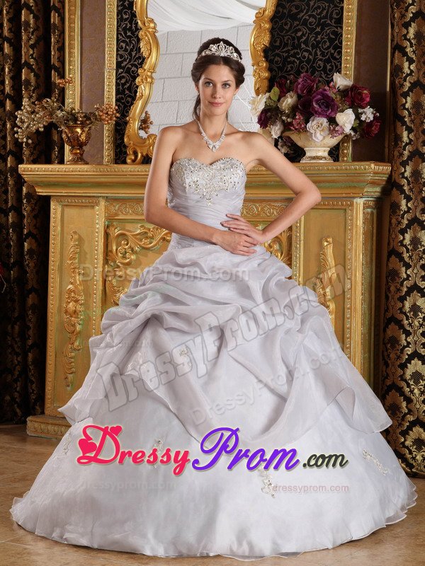 Special Ruffled Layers Sweet 16 Dresses Beaded Sweetheart in White