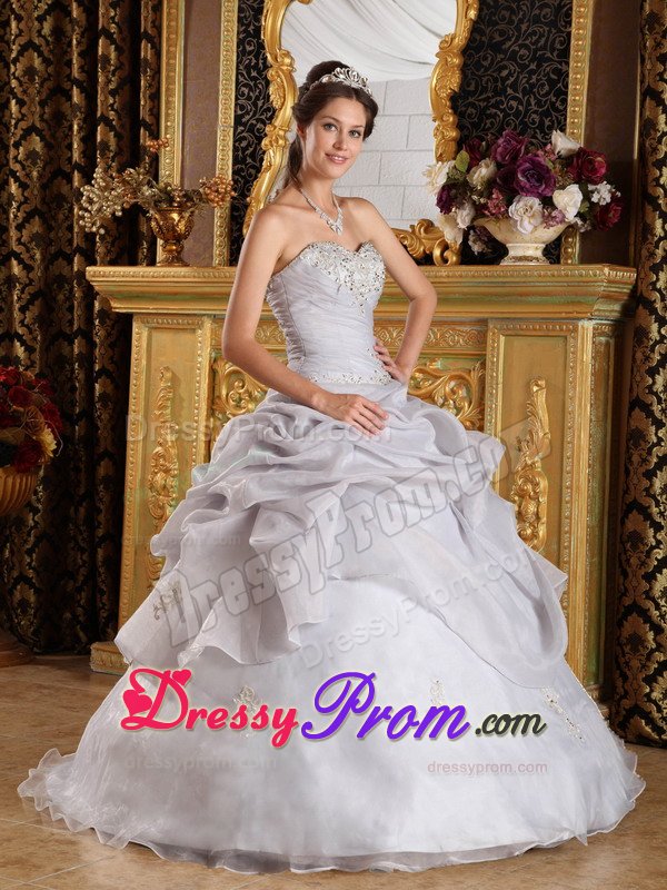 Special Ruffled Layers Sweet 16 Dresses Beaded Sweetheart in White