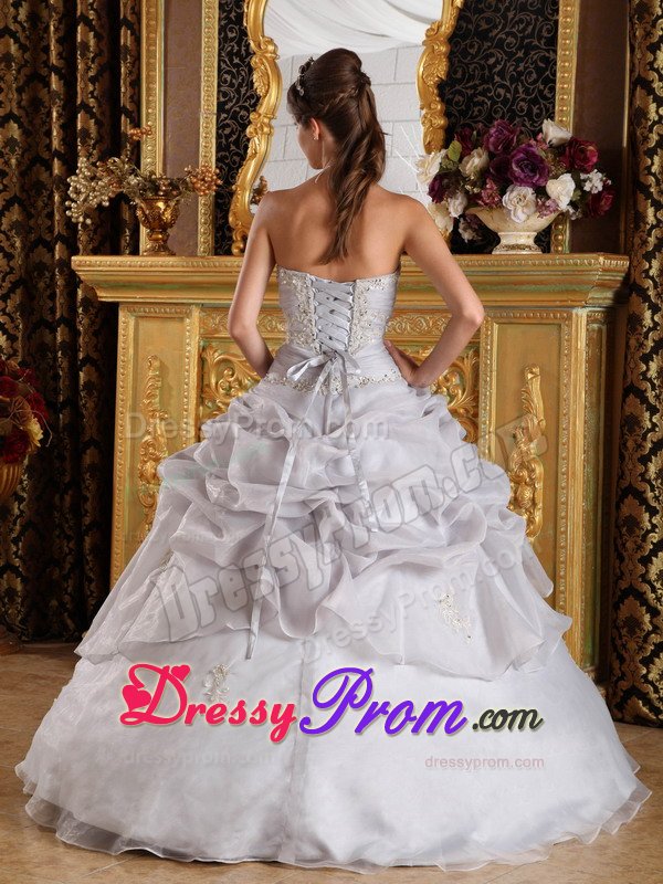 Special Ruffled Layers Sweet 16 Dresses Beaded Sweetheart in White