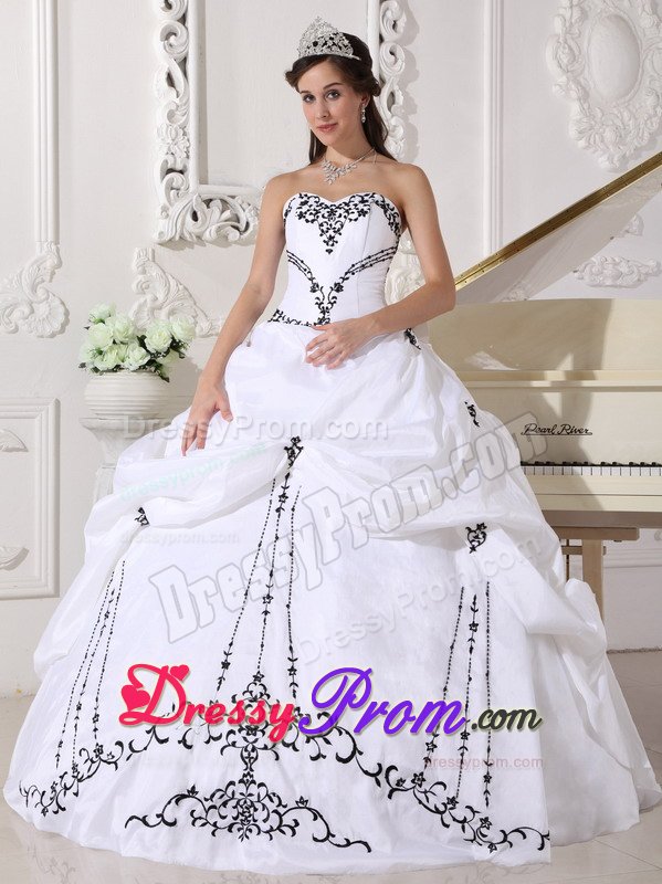 White Taffeta Sweet 15 Dresses with Pick ups and Embroidery 2014