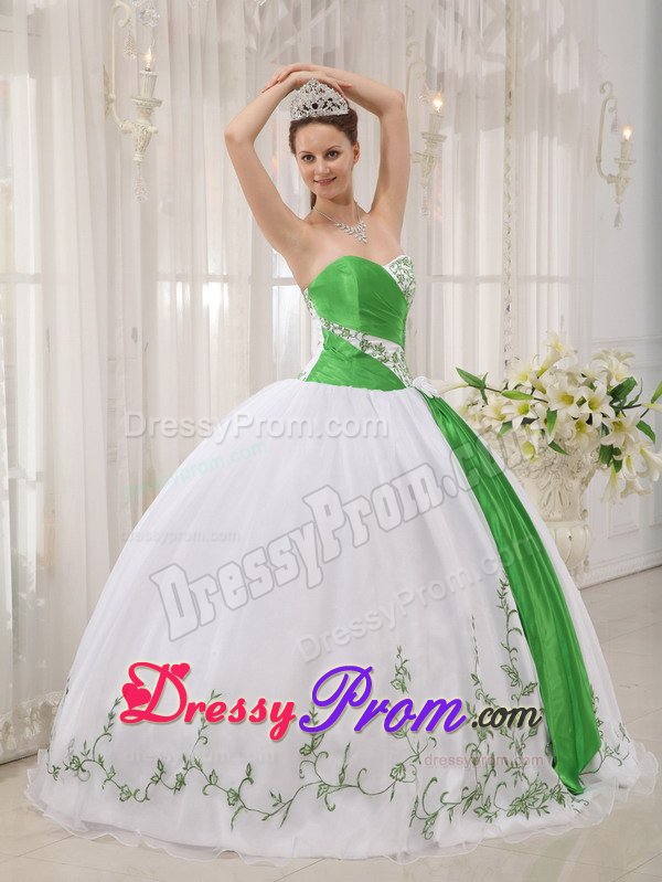 Embroidered Sweetheart Sweet 15 Dresses in White and Green 2014