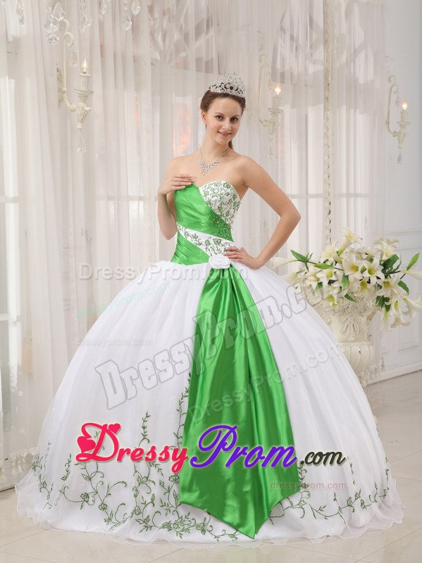 Embroidered Sweetheart Sweet 15 Dresses in White and Green 2014