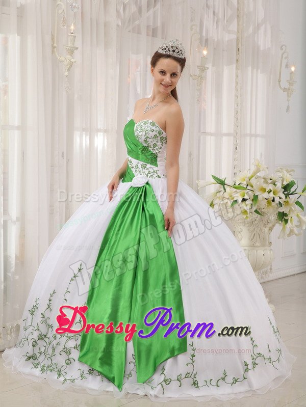 Embroidered Sweetheart Sweet 15 Dresses in White and Green 2014