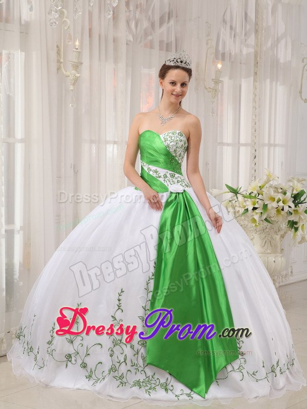 Embroidered Sweetheart Sweet 15 Dresses in White and Green 2014