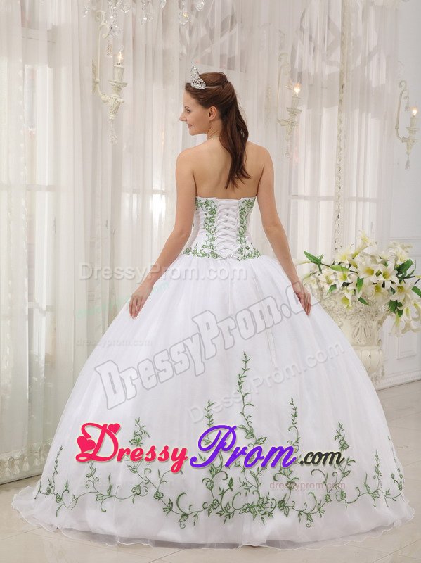 Embroidered Sweetheart Sweet 15 Dresses in White and Green 2014