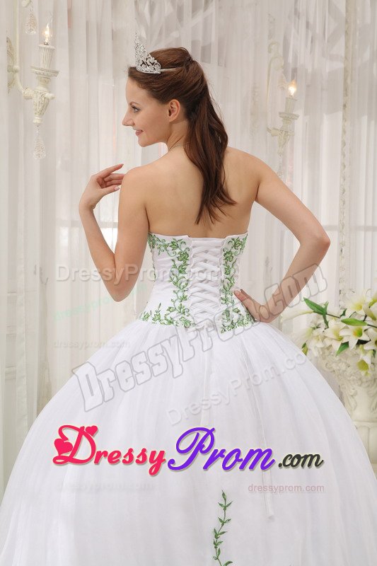 Embroidered Sweetheart Sweet 15 Dresses in White and Green 2014