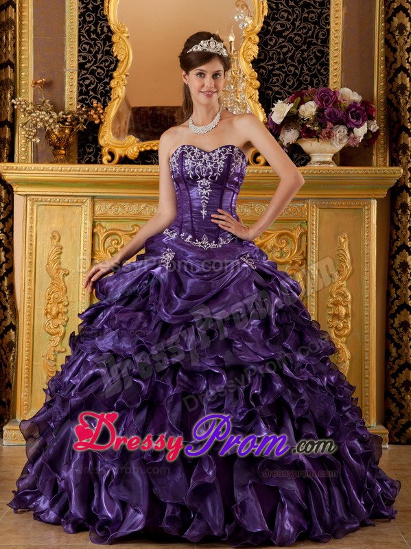 Dark Purple Sweetheart Quinces Dresses with Appliques and Ruffles