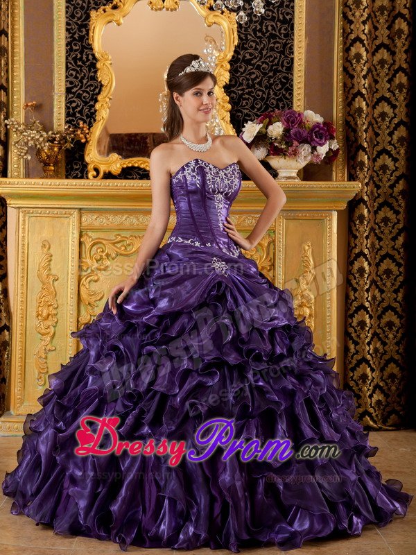 Dark Purple Sweetheart Quinces Dresses with Appliques and Ruffles