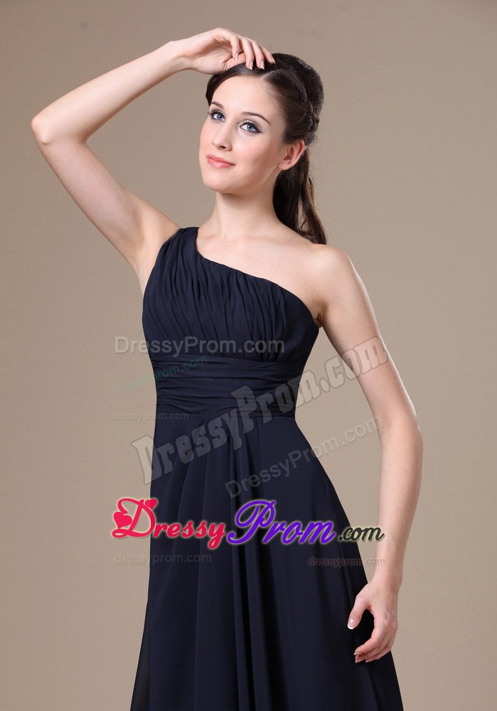 Ruches Accent One Shoulder Brush Prom Formal Dress in Navy Blue