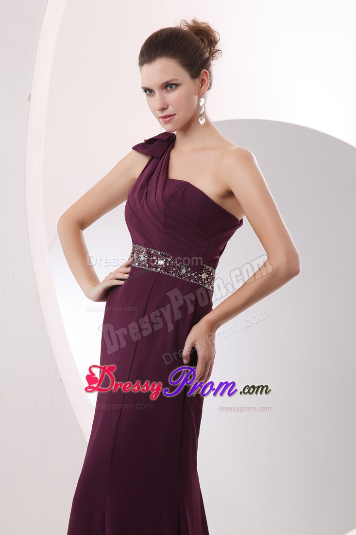 Chiffon Single Shoulder Prom Gown with Beading Sash in Burgundy