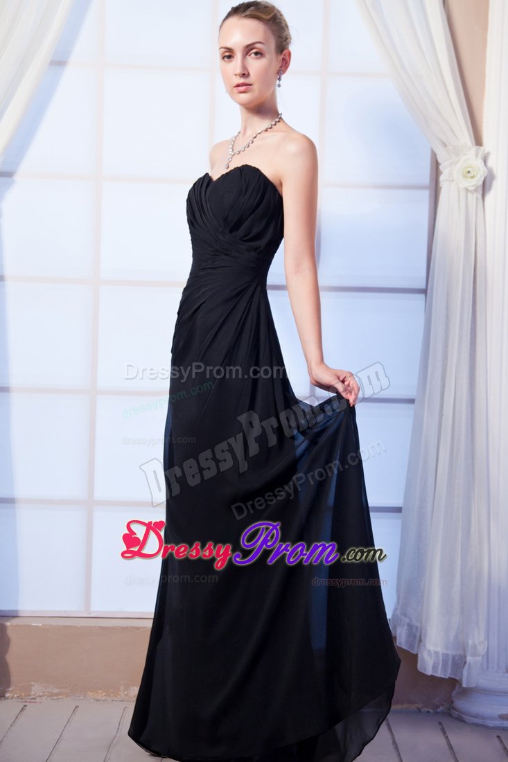 Fashionable Sweetheart Ruches Black Prom Attire with Floor-length