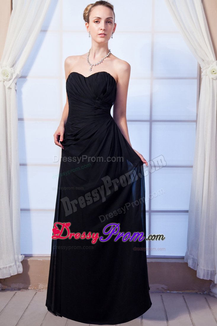 Fashionable Sweetheart Ruches Black Prom Attire with Floor-length