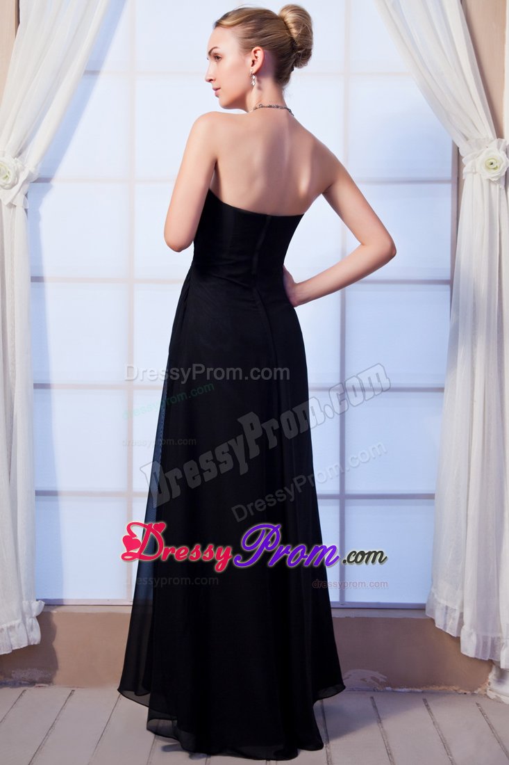 Fashionable Sweetheart Ruches Black Prom Attire with Floor-length