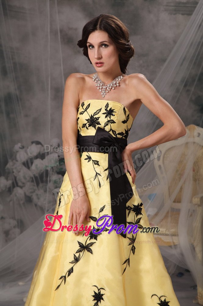 A-line Yellow Prom Dresses Strapless Appliques And Sash in Fashion