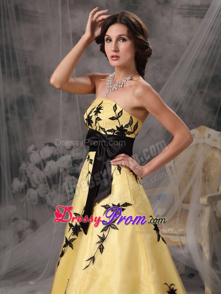 A-line Yellow Prom Dresses Strapless Appliques And Sash in Fashion