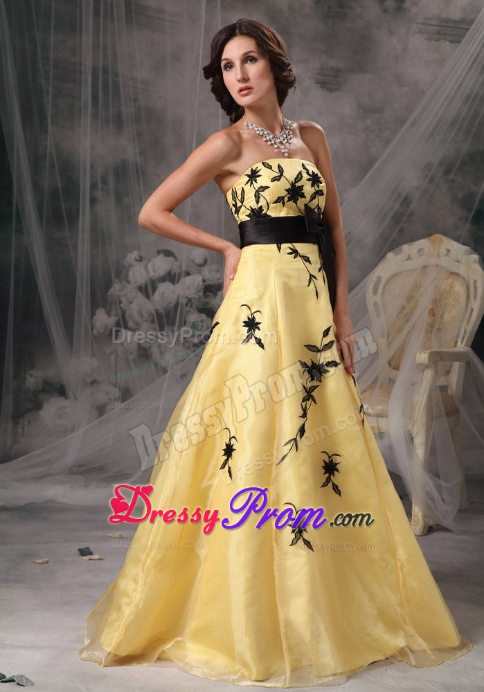 A-line Yellow Prom Dresses Strapless Appliques And Sash in Fashion