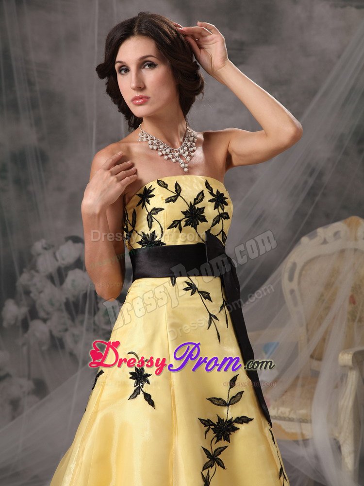 A-line Yellow Prom Dresses Strapless Appliques And Sash in Fashion