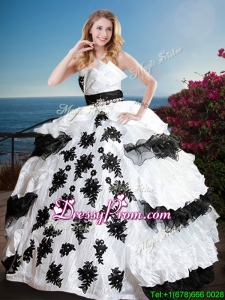 2016 Fashionable Black and White Quinceanera Dress with Appliques and Ruffled Layers