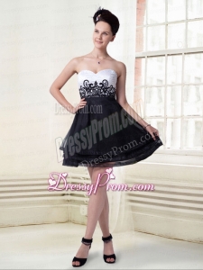 Short Sweetheart Organza A Line Appliques Prom Dress in Black and White