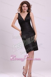 Black Column V-neck Knee-length Ruching Taffeta Prom Dress