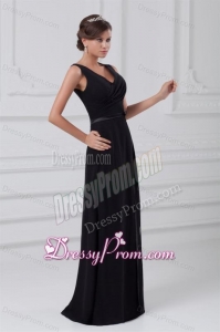 Column V-neck Black Floor-length Ruching Chiffon Zipper Up Prom Dress