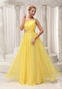 Fashionable Beaded One Shoulder Prom Gowns Ruching with Side Zipper
