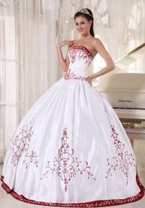 Curitiba White Strapless Sweet 16 Dresses Embroidery Lace up Back