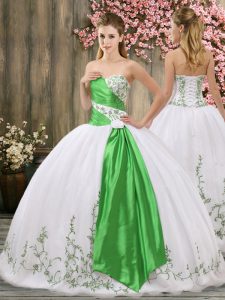 Romantic Ball Gowns Vestidos de Quinceanera White Sweetheart Organza Sleeveless Floor Length Lace Up