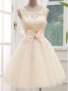 Edgy Tulle Sleeveless Knee Length Dama Dress for Quinceanera and Lace and Bowknot