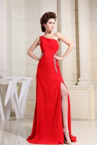 Red One Shoulder Slit and Beading Decorate Floor-length Prom Dress