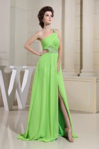 Spring Green One Shoulder Slit Ruch and Beading Decorate prom Dress