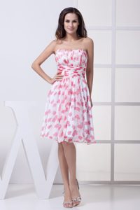 Printing Chiffon Strapless Knee-length Prom Dresses with Ruche and Pleat