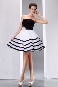 A-line Knee-length Hand Flower Prom Dress in Black and White