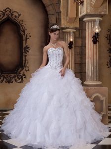 Beading Sweetheart Ball Gown Organza Quinceanera Dress in White