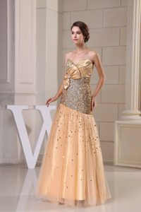 Elegant Sweetheart Gold Prom Dress with Beading And Bowknot